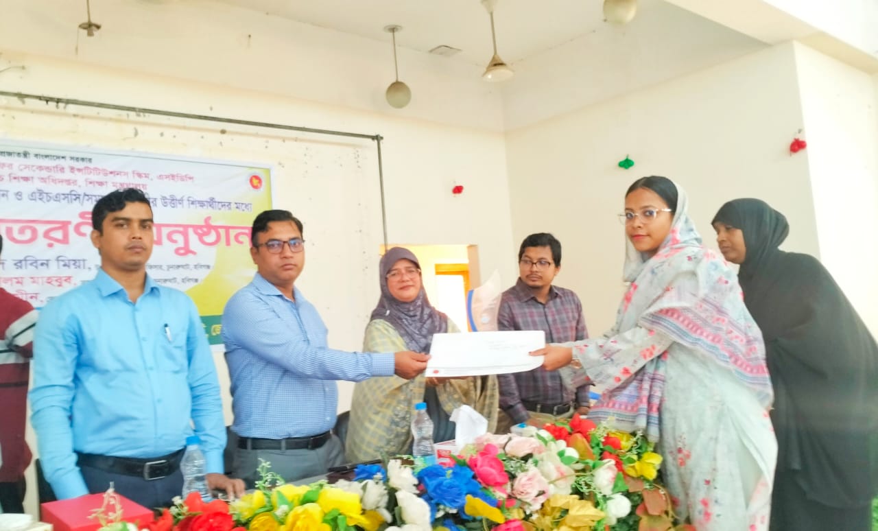 চুনারুঘাটে মেধাবী শিক্ষার্থীদের মাঝে পুরস্কার বিতরণ