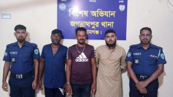 জগন্নাথপুরে পুলিশের অভিযানে ৩ জন আসামি গ্রেফতার