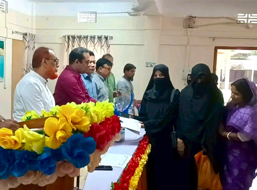 জৈন্তাপুরে পারফরমেন্স বেজড গ্র্যান্টস স্কিমে সেরা শিক্ষার্থীদের পুরস্কার বিতরণ