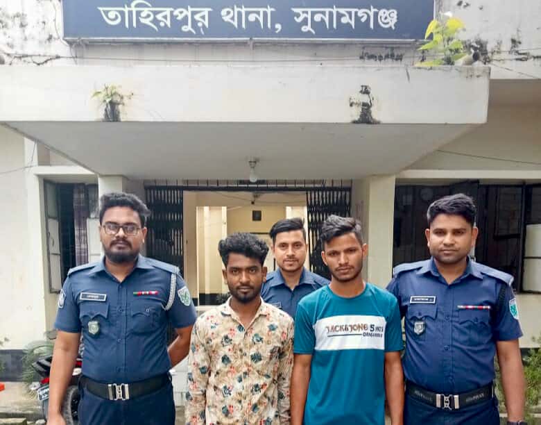 যাদুকাটা নদীতে পুলিশের অভিযান, স্টিলবডি জব্দ, আটক ২