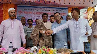 শার্শায় মরণোত্তর ভাতা পেল নিহত ৩১ শ্রমিক পরিবার