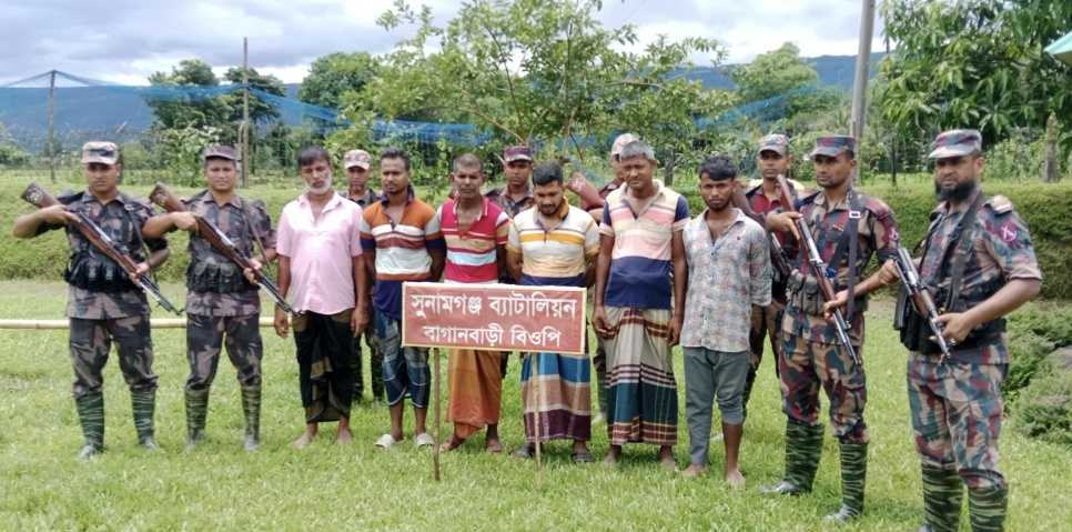 সুনামগঞ্জে বিজিবি”র অভিযানে ২ মানব পাচারকারীসহ ৬ জন আটক