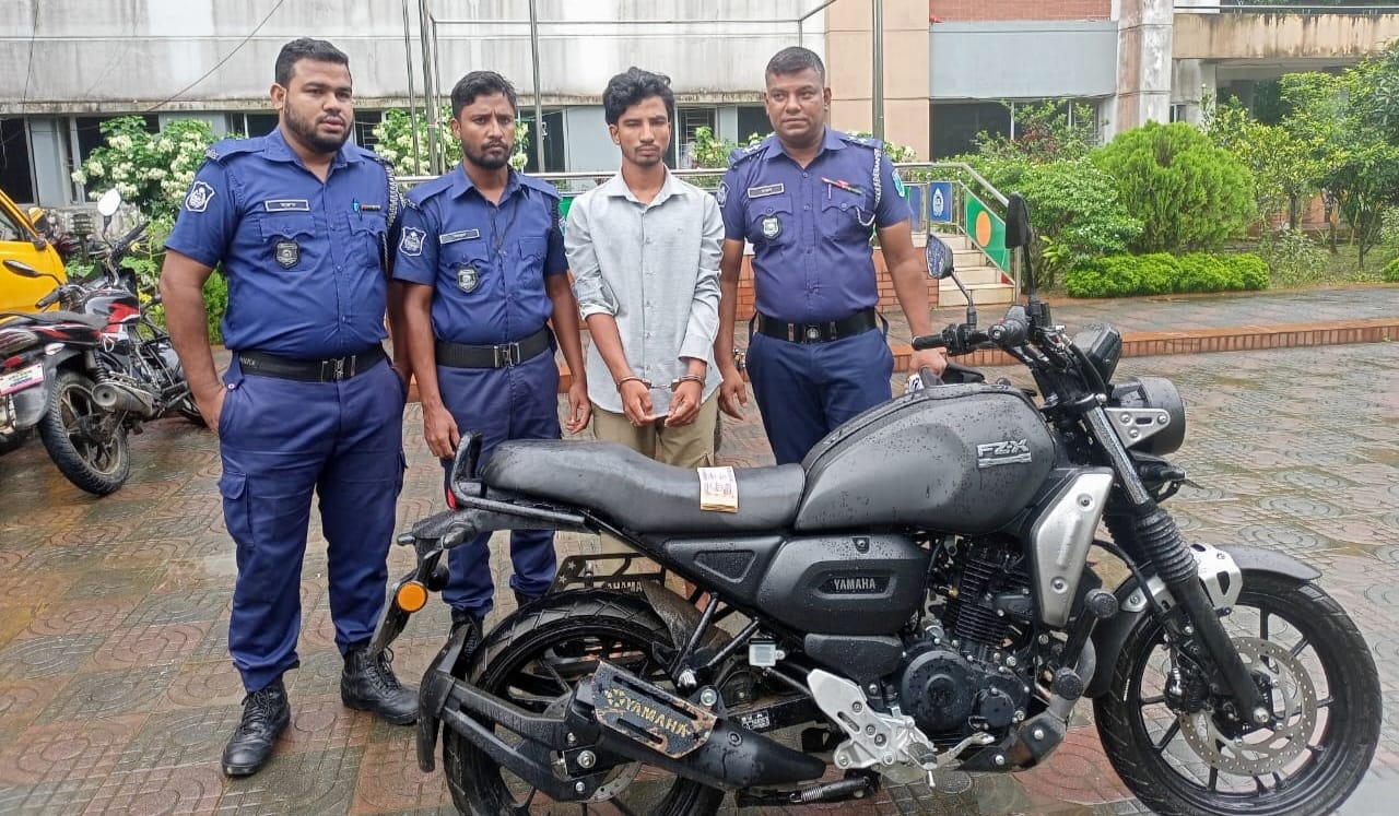 বড়লেখায় বসতঘরে চুরির ঘটনায় গ্রেফতার-১