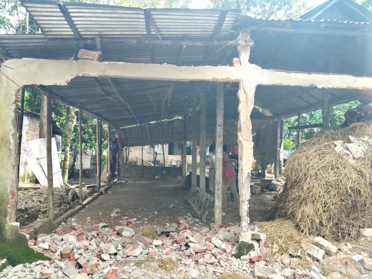 জামালগঞ্জে সরকারি ভূমিতে অবৈধ স্থাপনা উচ্ছেদ