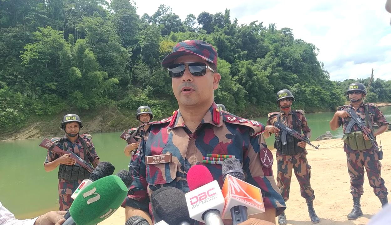 জৈন্তাপুরে প্রেস ব্রিফিং: সীমান্তে অবৈধ বালু-পাথর উত্তোলন বন্ধে বিজিবির কঠোর অবস্থান