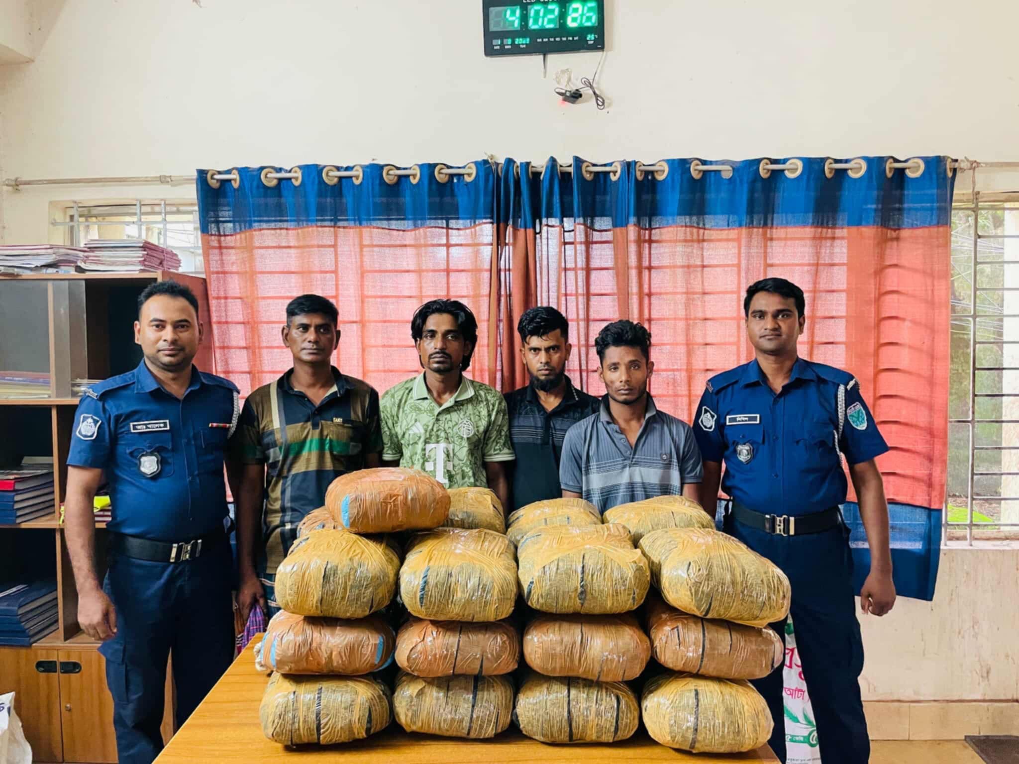 মাধবপুরে ৫০ কেজি গাঁজাসহ গ্রেপ্তার ৪