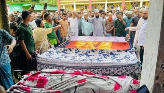 নোয়াখালীতে সড়ক দুর্ঘটনায় নিহত ৭ জনের দাফন সম্পন্ন