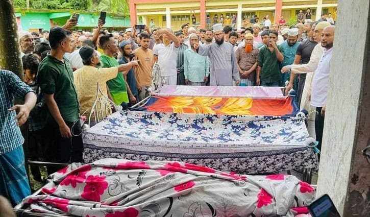 নোয়াখালীতে সড়ক দুর্ঘটনায় নিহত ৭ জনের দাফন সম্পন্ন