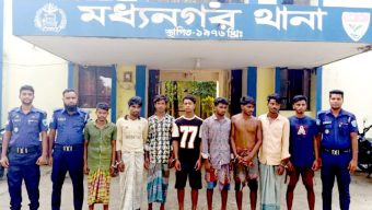 মধ্যনগরে অবৈধভাবে বালু উত্তোলনের সময় আটক ৮