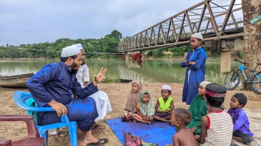 সারীঘাটে বেদে পল্লীতে ধর্মীয় শিক্ষা কার্যক্রম: সর্ব মহলে প্রশংসনীয়