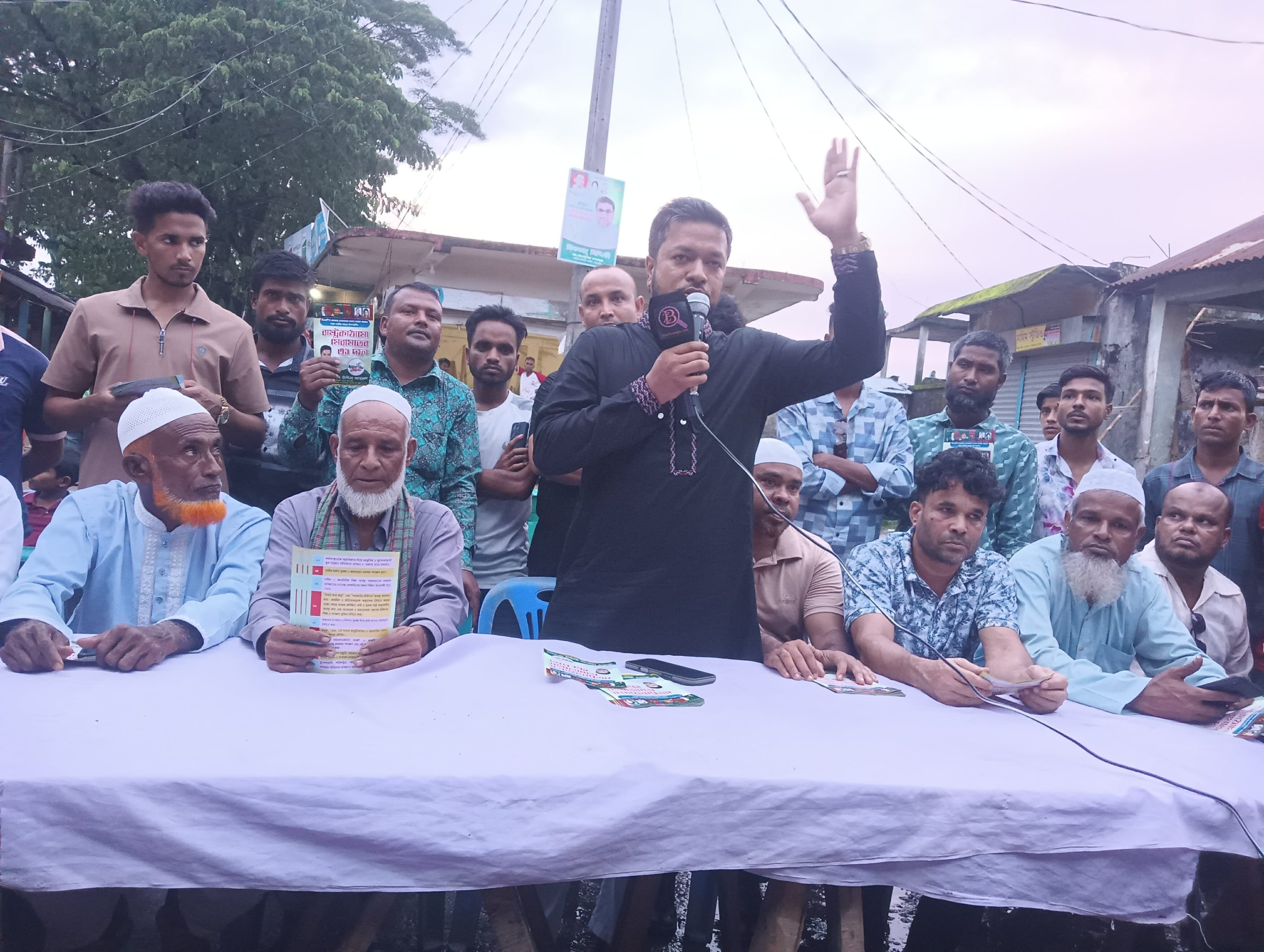 গোয়াইনঘাটে বিএনপির ৩১ দফা বাস্তবায়নের লক্ষ্যে লিফলেট বিতরণ
