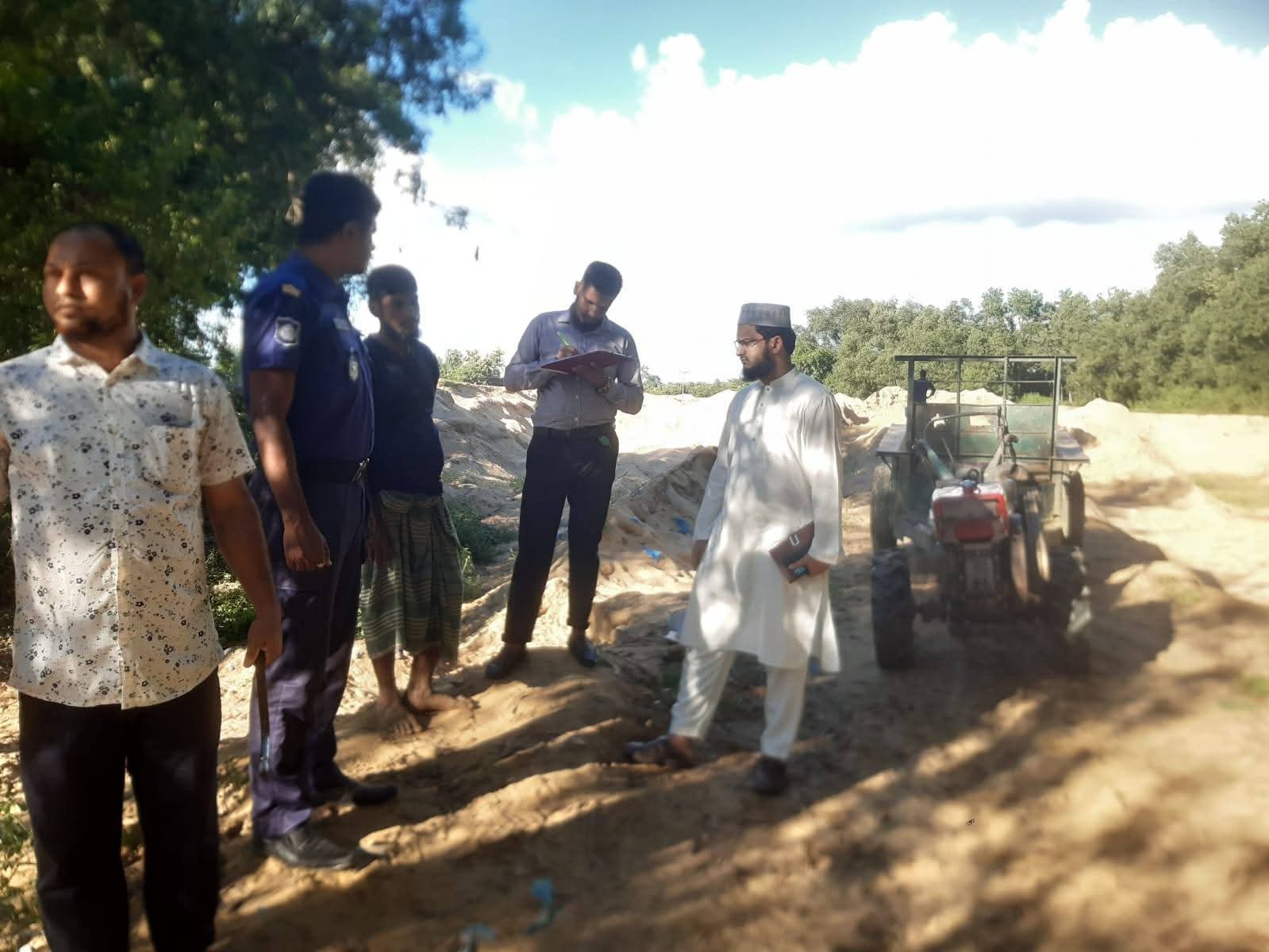 কুলাউড়ায় জব্দকৃত বালু বিনা অনুমতিতে অপসারণ: ৫০ হাজার টাকা জরিমানা