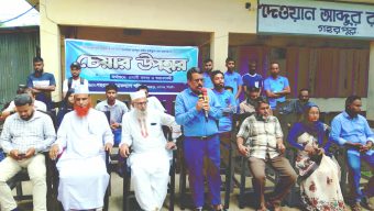 দেওয়ান আব্দুর রহিম দ্বি পাক্ষিক হাইস্কুল এন্ড কলেজে চেয়ার উপহার