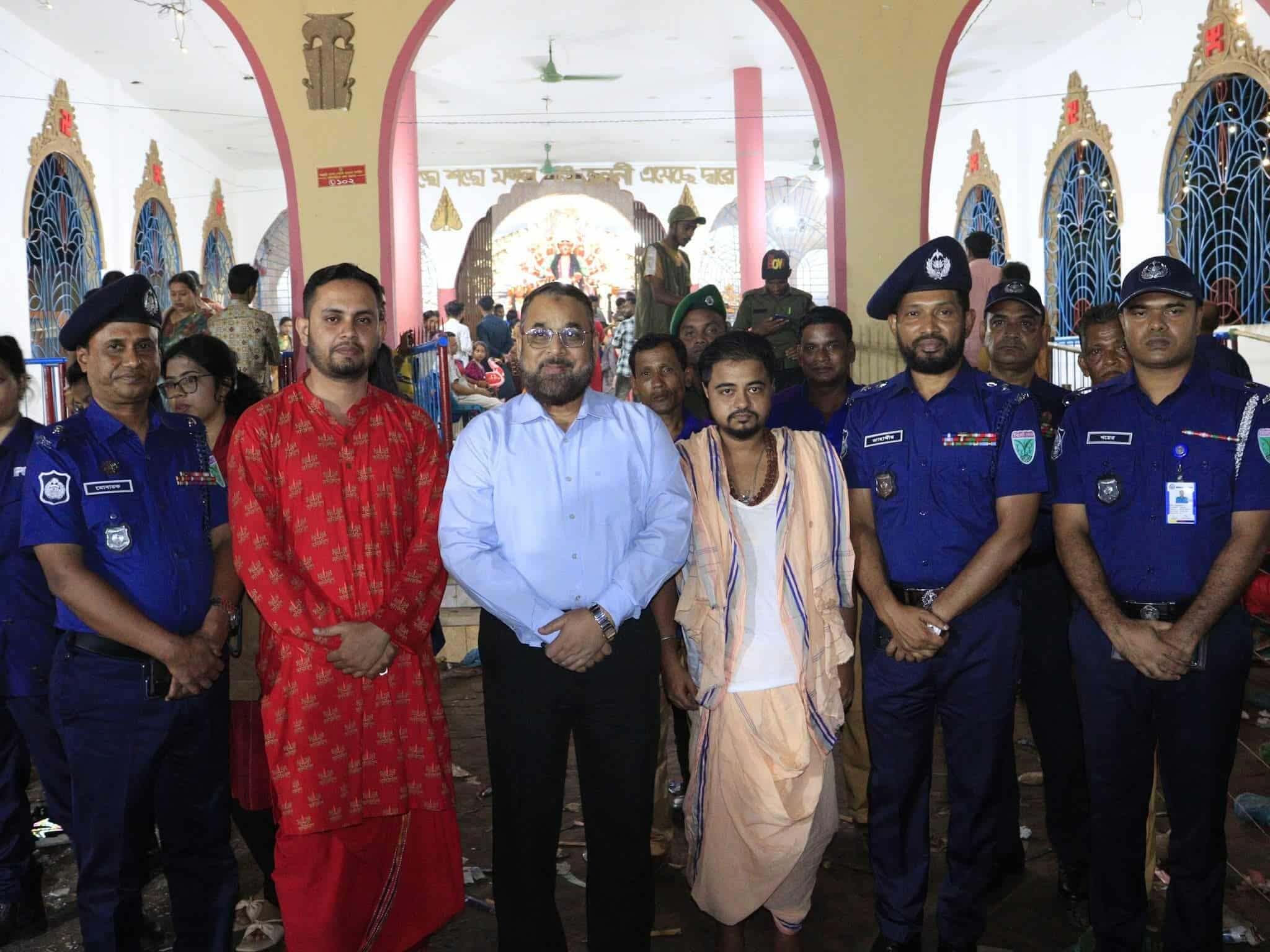 সিলেট রেঞ্জ ডিআইজির মৌলভীবাজারের পূজা মণ্ডপ পরিদর্শন 