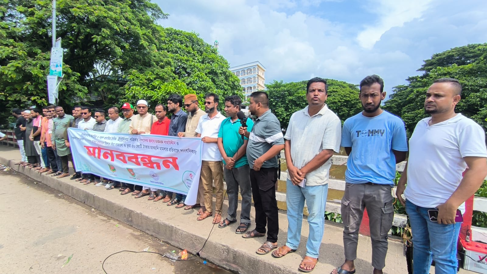 বিশ্বনাথে ইনকিলাবের বিরুদ্ধে ভুমি খেকোর মামলা : সাংবাদিকদের হুশিয়ারি