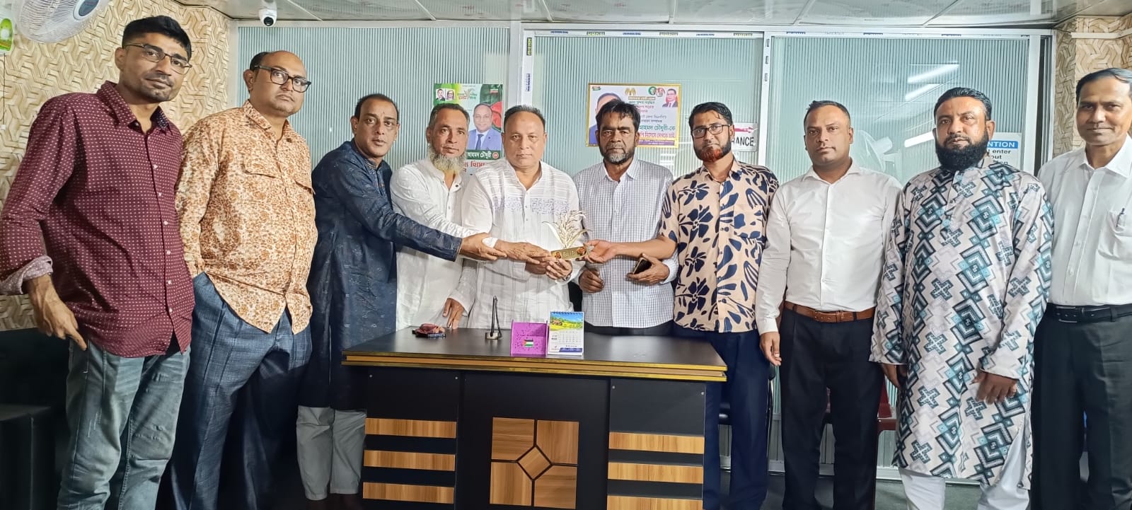 সিলেট জেলা বিএনপির সাধারণ সম্পাদক এমরান আহমদ চৌধুরীর সাথে  জেলা তাঁতীদলের সৌজন্যে সাক্ষাৎ 