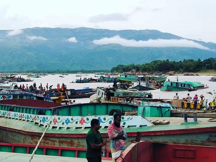 প্রশাসন কর্তৃক যাদুকাটা বালু মহাল ইজারাদারকে দখল দিতে দুষ্কৃতিকারীদের বাঁধা প্রদান
